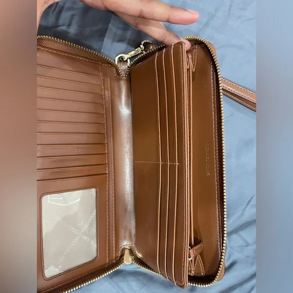 MK purse - Picture 6 of 6